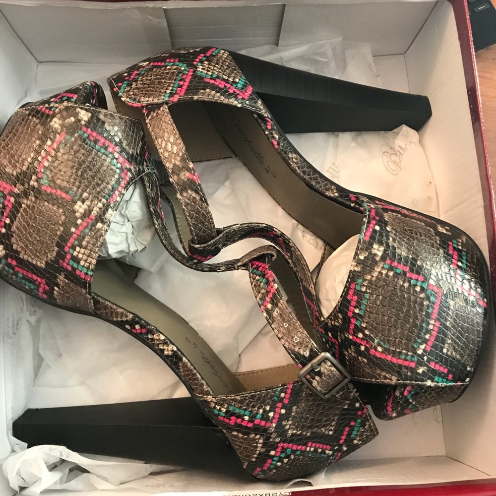 Platform peep toe heels